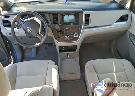 2015 Toyota Sienna z USA, uszkodzony, nr VIN 5TDZK3DC0FS668782